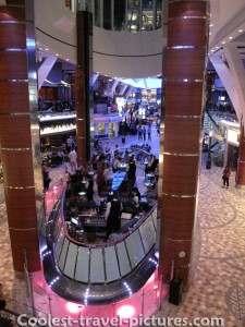 Oasis of the Seas floating bar