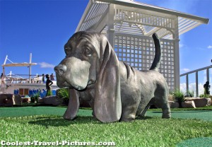 bronze dog on Oasis of the Seas