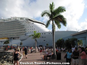 Oasis of the Seas at port