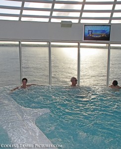 Jacuzzi on Oasis of the Seas